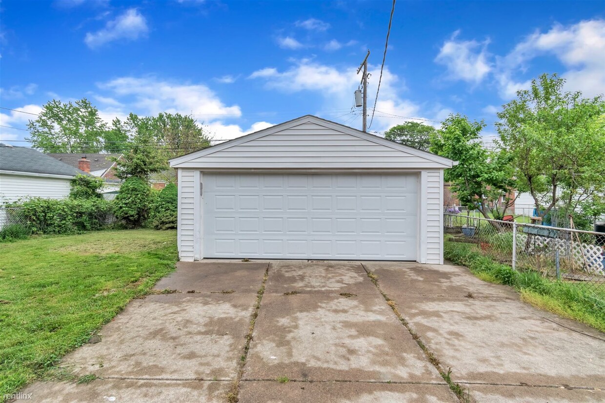 Building Photo - 3 br, 1 bath House - 8144 Riverdale St