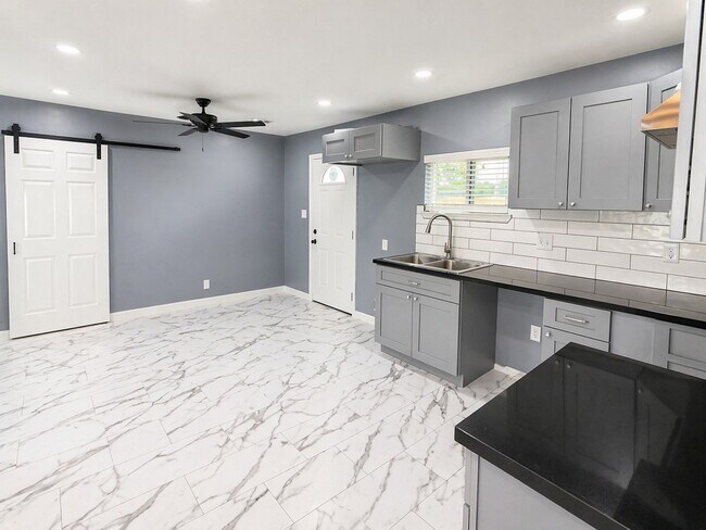 Foto del edificio - 7054 Peyton St