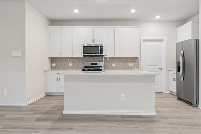 Building Photo - 702 Dotty Dr