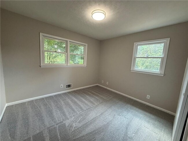 Foto del edificio - 3155 Oak Dr