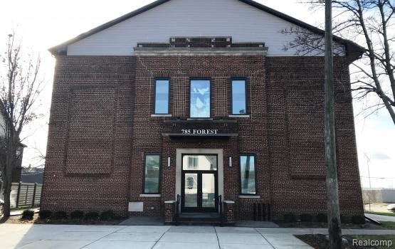 Primary Photo - 785 Forest St
