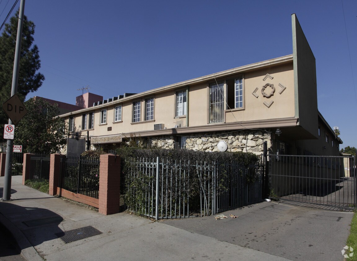 Primary Photo - Villa Capri