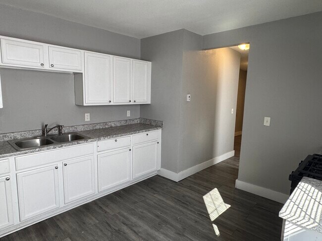 Foto del edificio - 1208 W 5th St