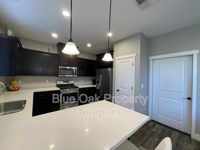 Building Photo - 2874 Pin Oak Ln