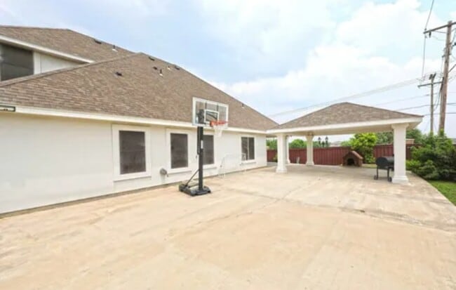 Building Photo - 2329 Grisell Dr