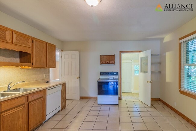 Building Photo - Detached Two Stall Garage!