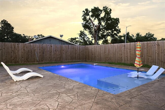 Building Photo - 12115 Wood Forest Dr