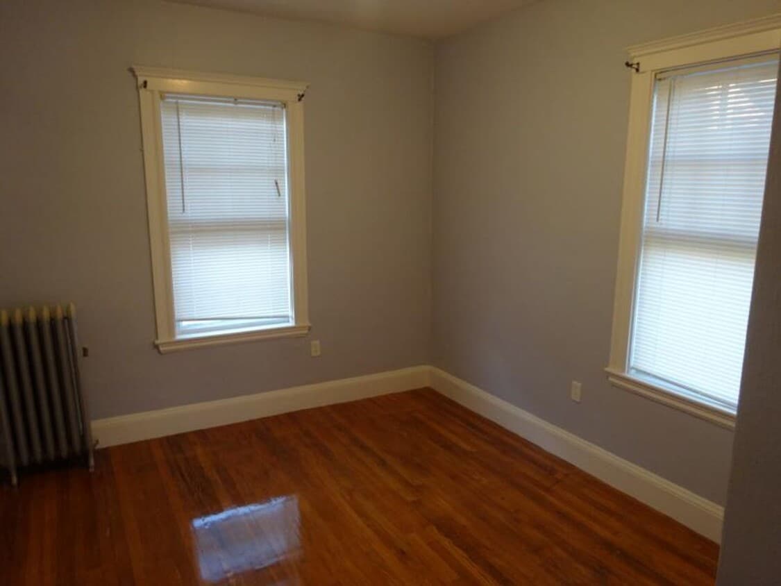Building Photo - Charming 3 Bedroom No Broker Fee