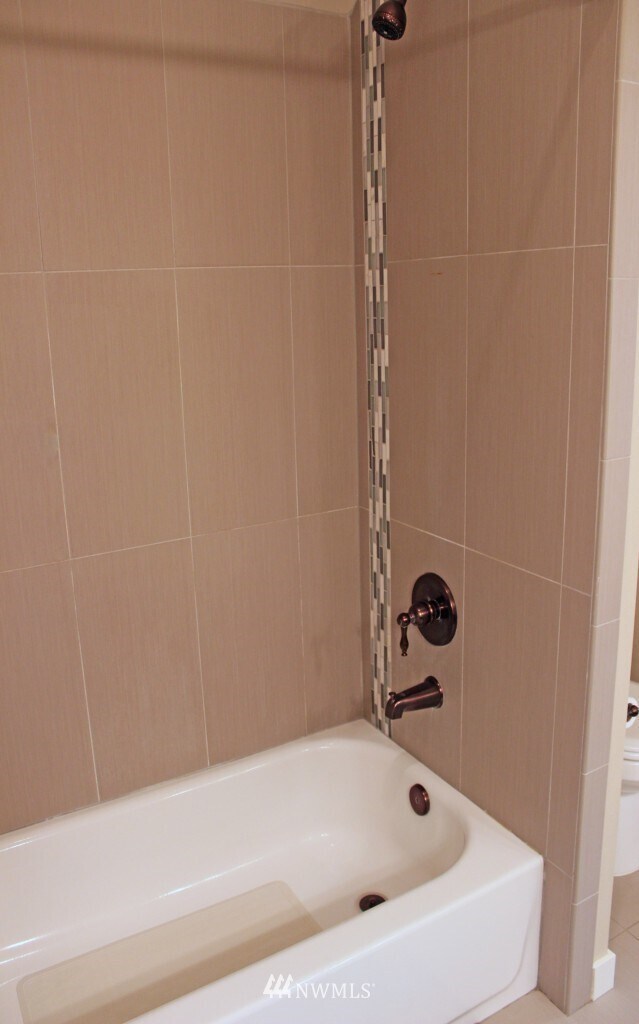 Building Photo - 5020 Delridge Way SW Unit A