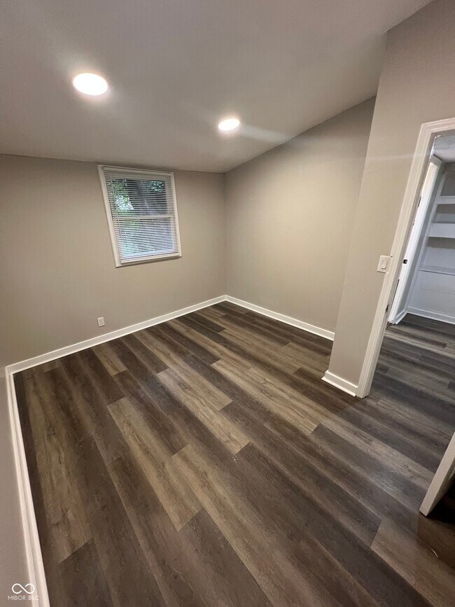 Foto del edificio - 7171 E 48th St