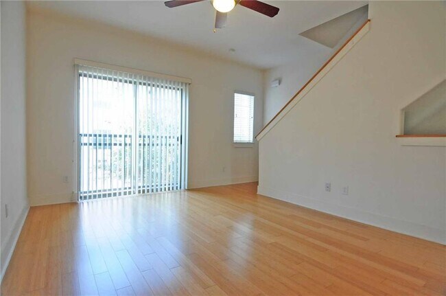 Foto del edificio - 13420 Lyndhurst St