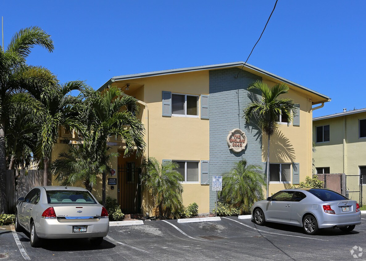 Building Photo - The Enclave