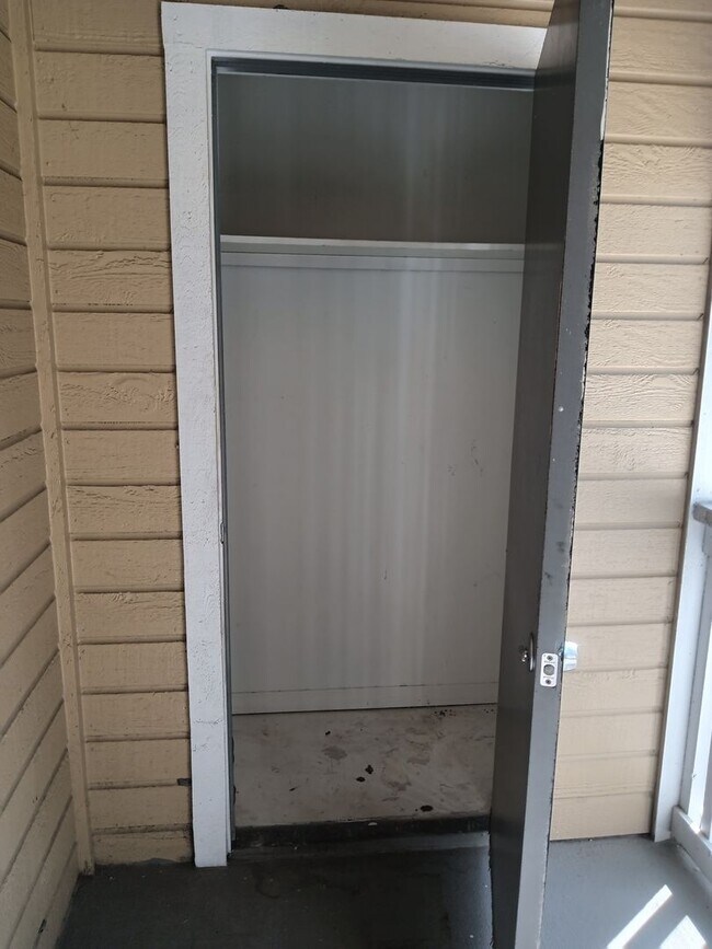 Building Photo - Tradewinds Metro West 1bed 1bath Rental