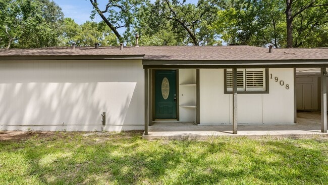 Building Photo - 1908 N Red Cedar Cir