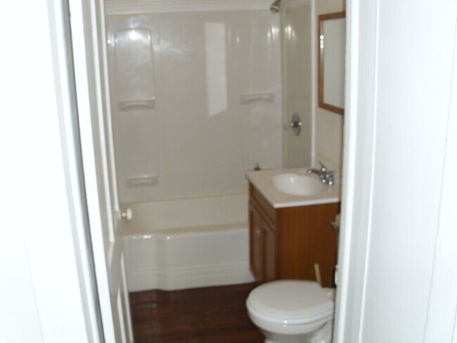 Foto del edificio - 2 bedroom house with garage