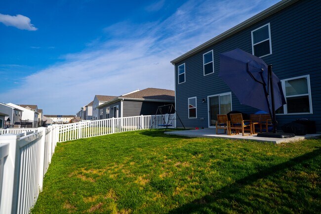 Foto del edificio - 144 Fellowship Dr