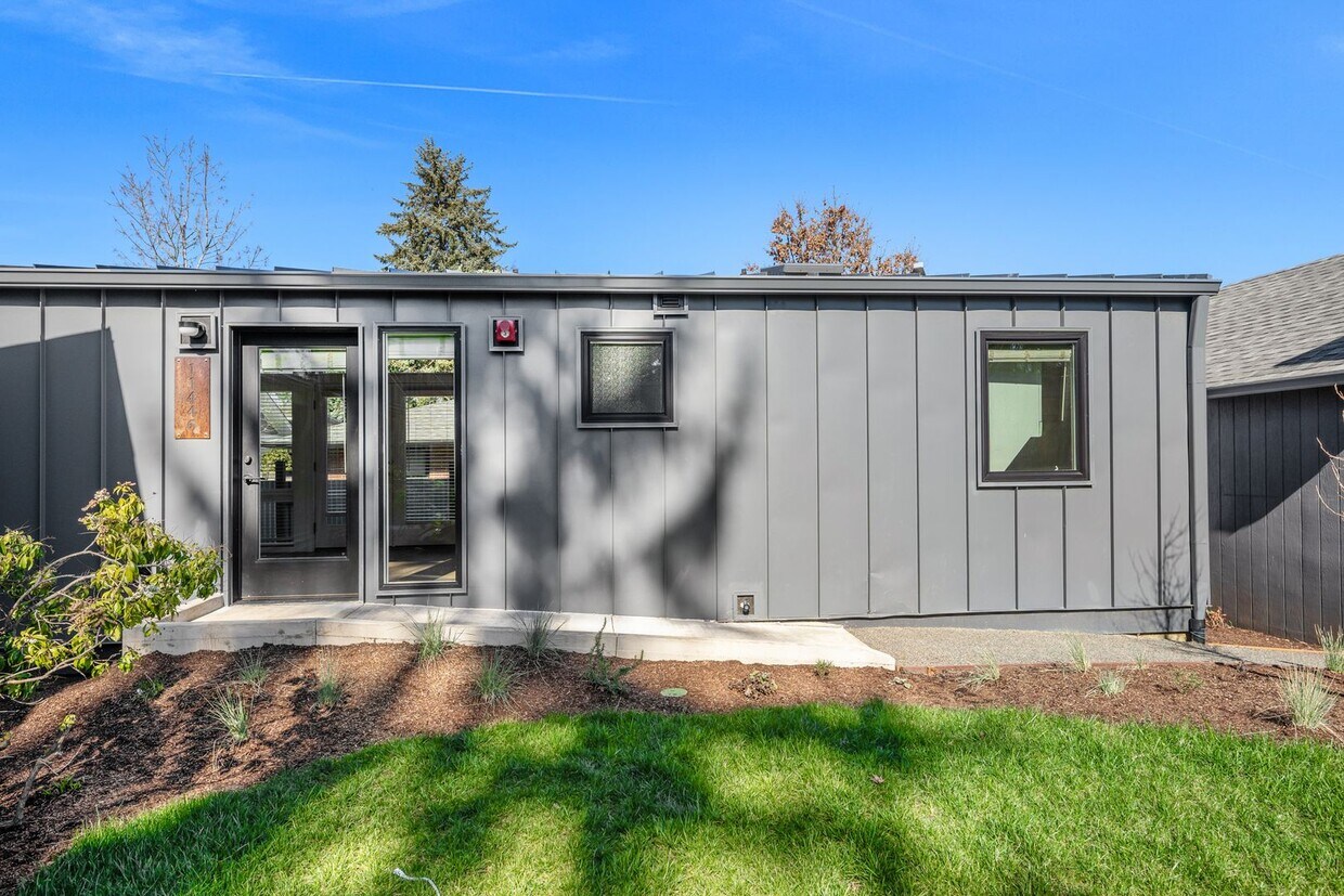 Morris Street Commons Modualr Living! 2/1 55+ Community Living! - Morris Street Commons Modualr Living! 2/1 55+ Community Living!