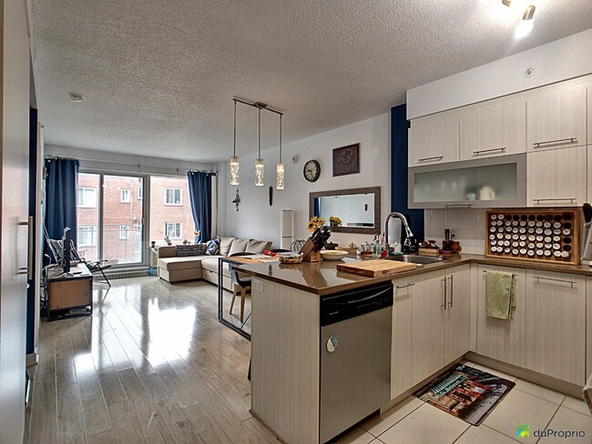 Photo du bâtiment - 1248 Av De L'hôtel-De-Ville