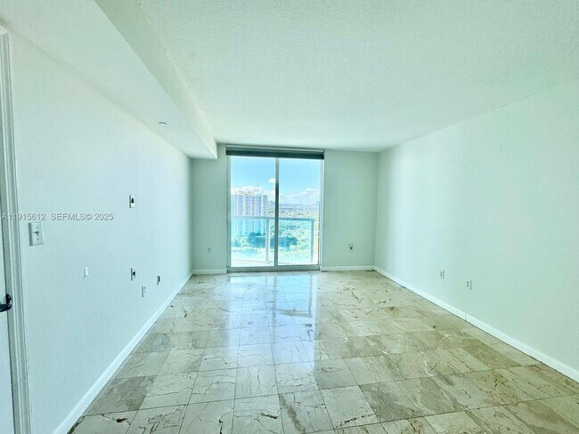 Foto del edificio - 2101 Brickell Ave