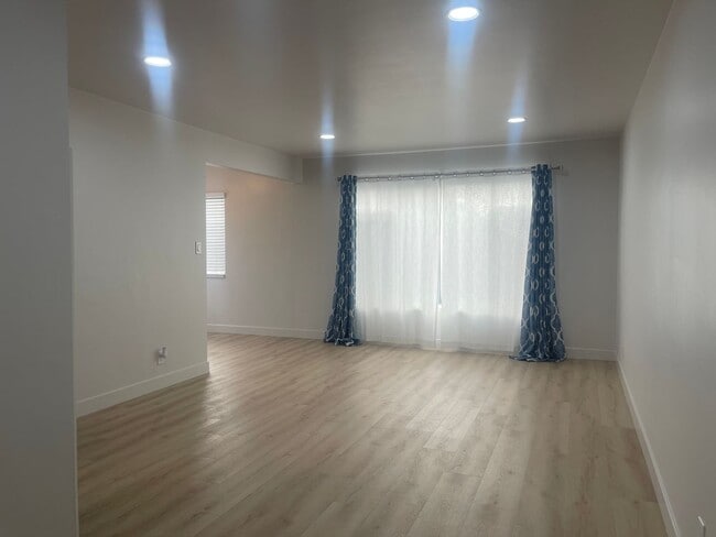 Foto del edificio - 1250 E Ocean Blvd