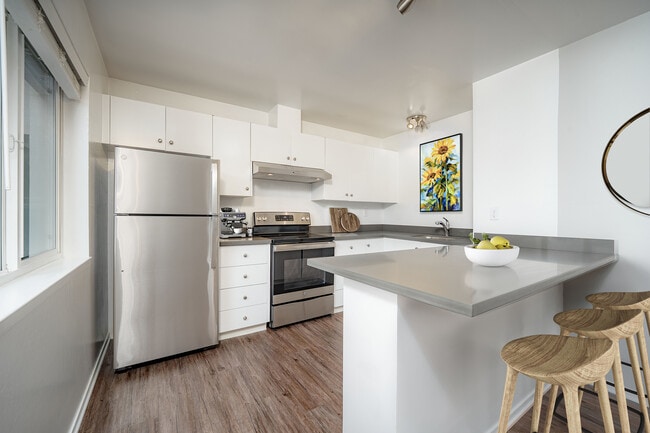 Aqua Vista #108 kitchen_Updated2 - Aqua Vista