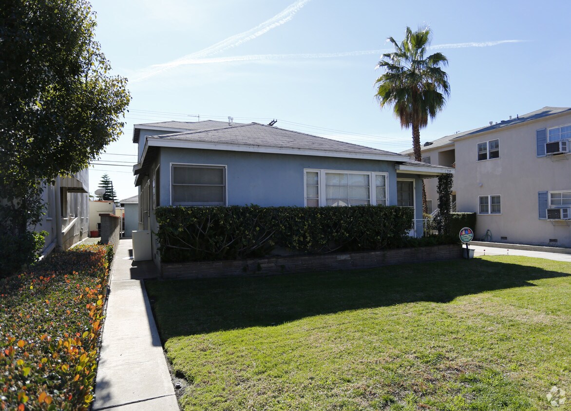 Building Photo - 730 W Glenoaks Blvd