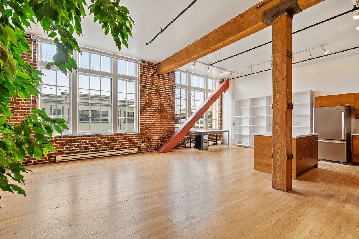 Primary Photo - 461 2nd St