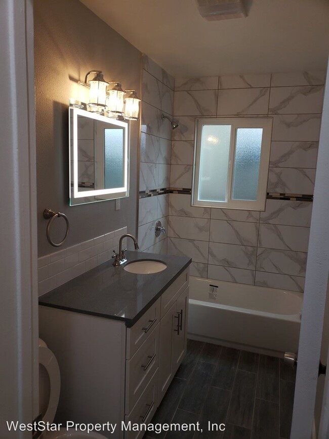 Building Photo - 6816 Marbrisa Ave