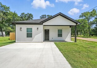 Building Photo - 102 Navajo Dr