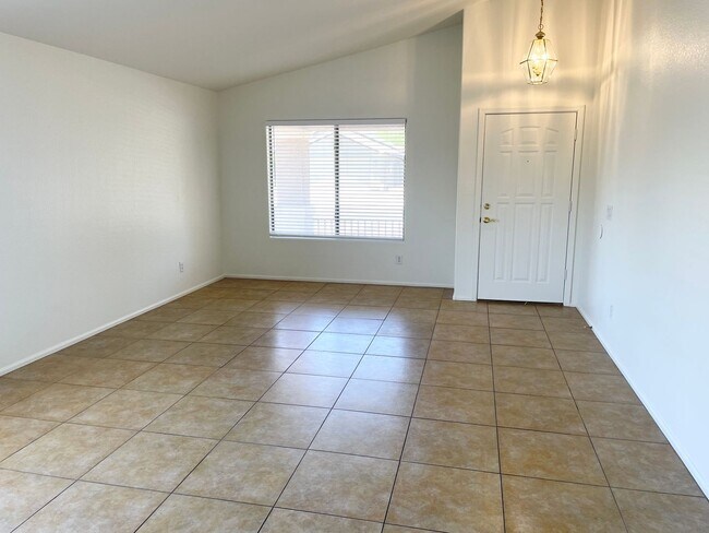 Foto del edificio - 4 Bedroom/2 Bath Single Level Home in Litchfield Park! Corner Lot!