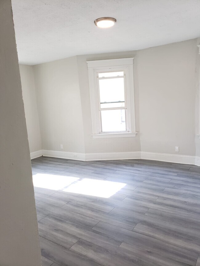 Foto del edificio - 2478 Paris St