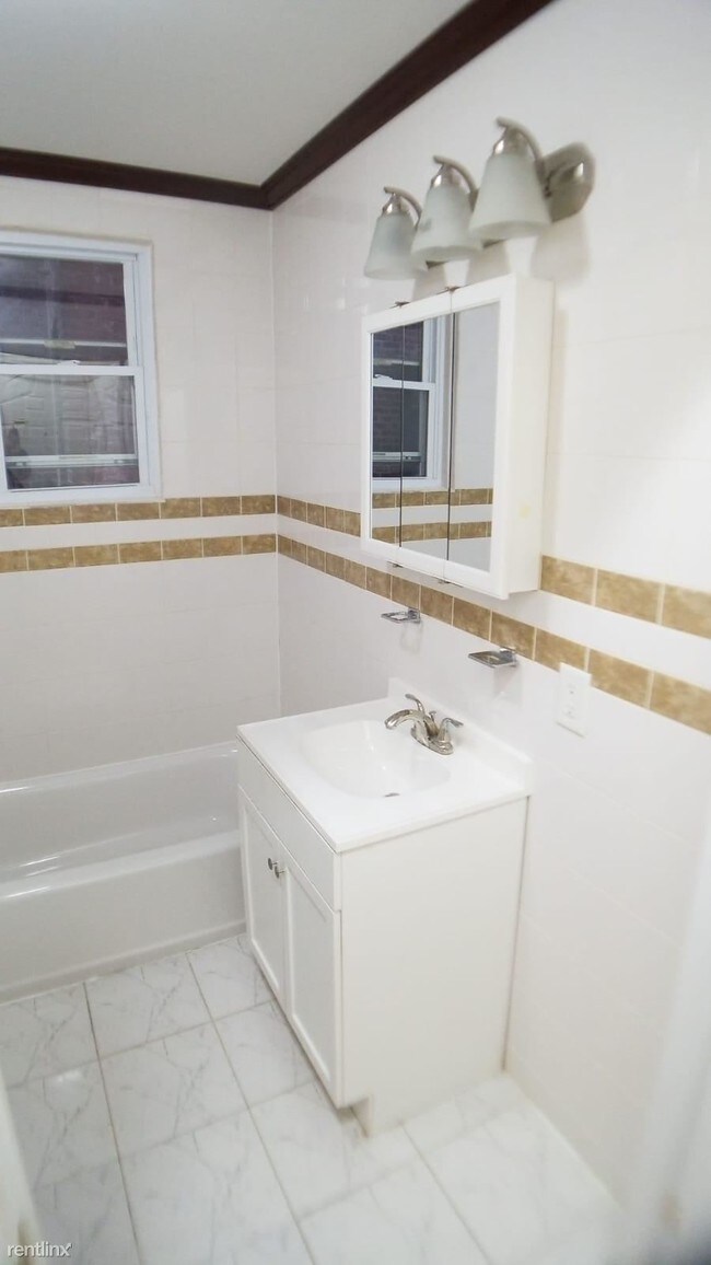 Building Photo - 2 br, 1 bath  - 262 Bergen Ave