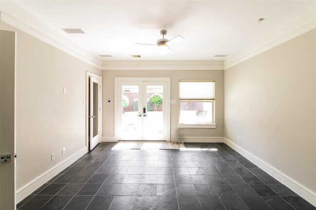 Foto del edificio - 4313 Floyd St