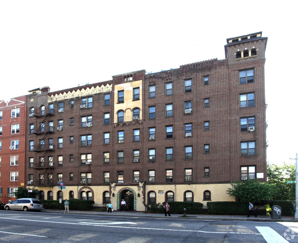 Building Photo - 2261 Ocean Ave