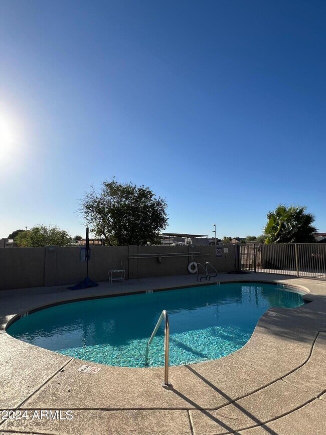 Foto del edificio - 17204 N 63rd Ave