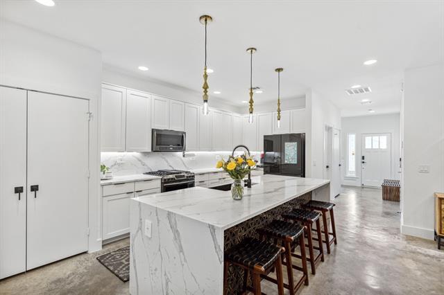 Foto del edificio - 655 Harvey Ln