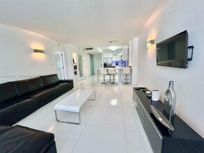 Building Photo - 100 Lincoln Rd