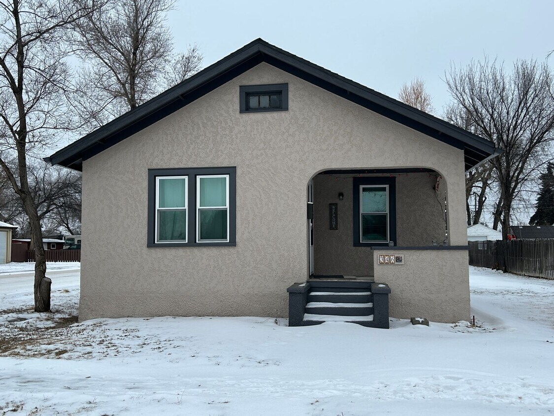 346 1st St SW, Dickinson, ND 58601 House Rental in Dickinson, ND