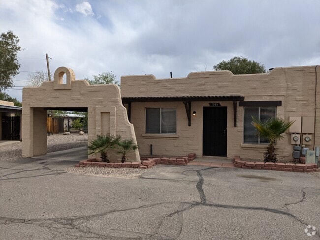 Building Photo - 1945 W La Osa Dr