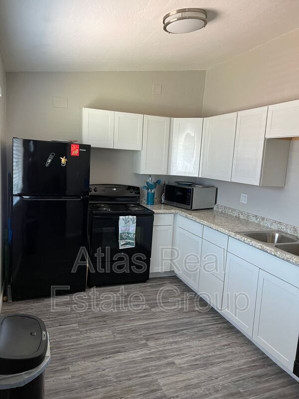 Building Photo - 9430 N 18th Dr