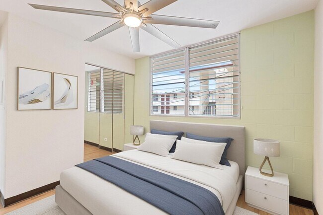 Foto del edificio - Upgraded 2-Bed Condo Steps from Ala Moana ...