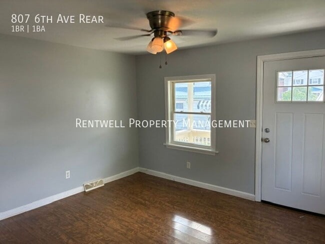 Building Photo - 807 6th Ave