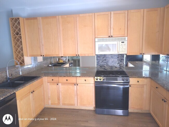 Foto del edificio - 2367 E 70th Pl
