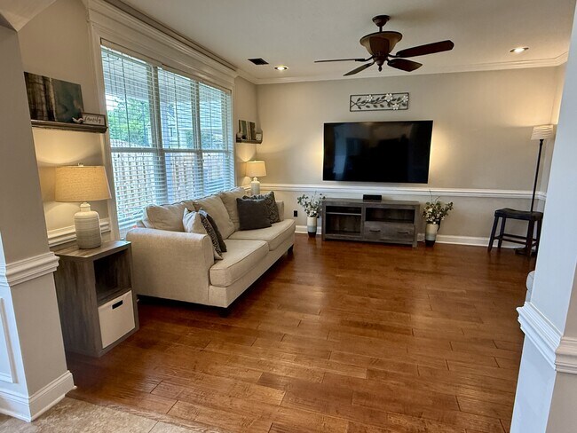 Foto del edificio - 633 Dunrobin Ln