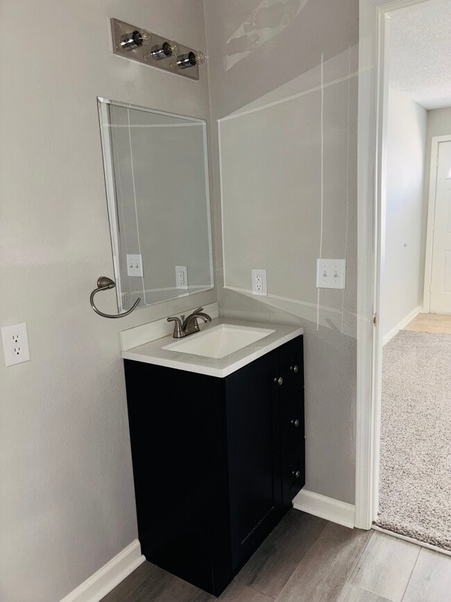 barh vanity - 709 SW Ward Rd