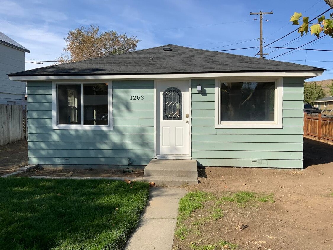 1203 Cottage St SE, Ephrata, WA 98823 House Rental in Ephrata, WA