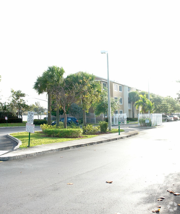 Building Photo - Summerlake Apartments