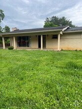 Building Photo - 303 Village Dr