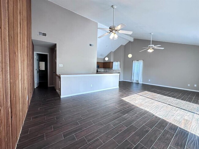Building Photo - 20 Lakeview Village