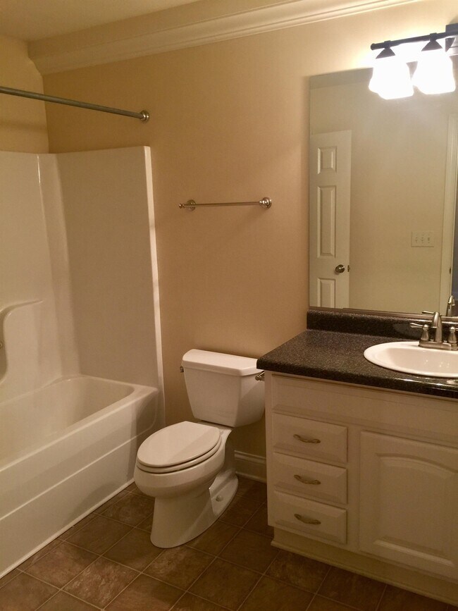 Building Photo - 431 Eagle Brook Dr
